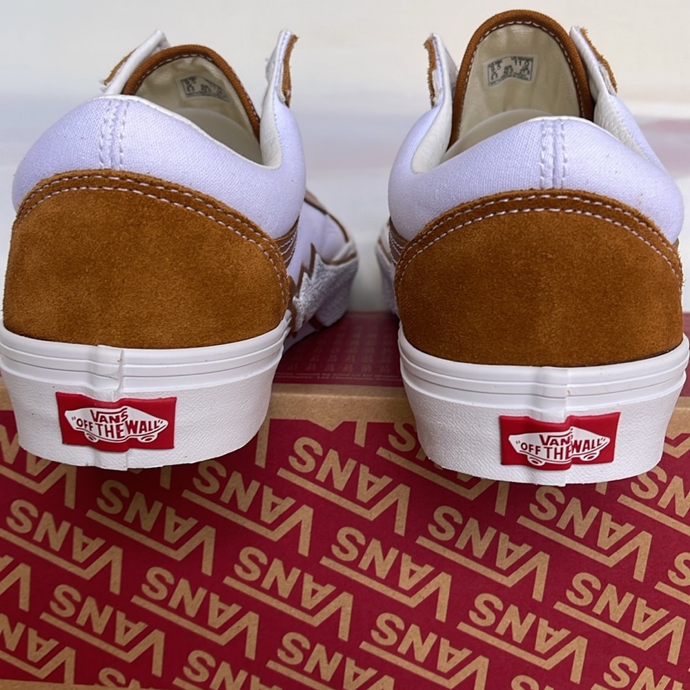 Vans Men’s Old Skool Bolt
Cathay Spice
VN0009Q5KFR 
Sneakers - Picture 14 of 16